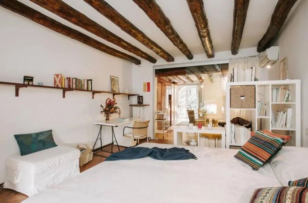 Navigli & Darsena Comfortable Apartment contacts